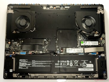 MSI Titan 18 HX AI: Interno