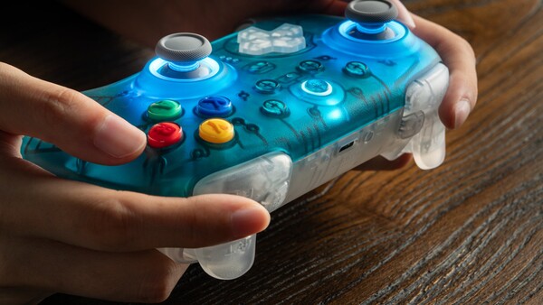 Il controller wireless 8BitDo Ultimate 2 per N64, edizione del 30° anniversario.