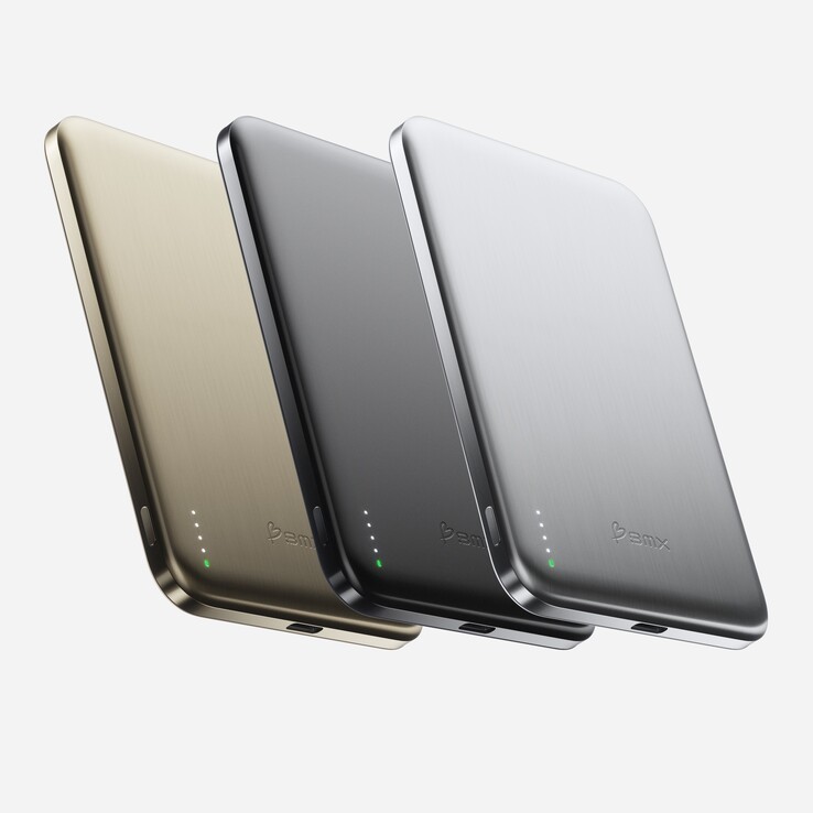 Il power bank BMX SolidSafe Air Qi2 è disponibile nei colori oro, nero e argento.