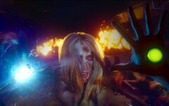 Schermata di Judas che mostra una donna appoggiata al vetro