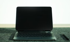 Khadas Mind Go è un dispositivo di produttività molto versatile che può sostituire un tablet, un computer portatile e un desktop