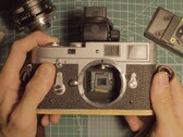 La Leica M2 può essere trasformata in una fotocamera digitale utilizzando un Raspberry Pi. (Fonte: Michael Suguitan)