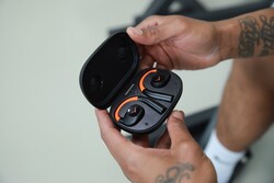 In combinazione con la custodia di ricarica, il VERIO 200 offre 35 ore di autonomia (fonte: Beyerdynamic)