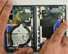 I risultati di iFixit coincidono in gran parte con quelli di JerryRigEverything, ma giungono a conclusioni diverse.