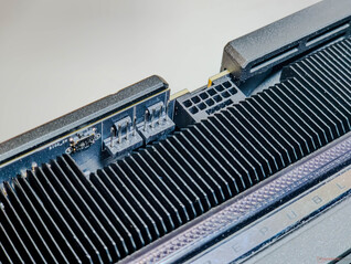 Interruttore VBIOS, intestazioni della ventola e connettore 12V-2x6