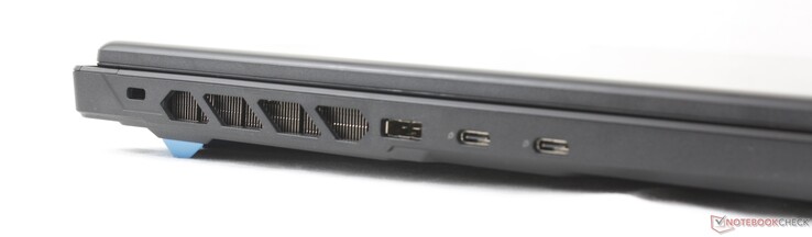 A sinistra: lucchetto Kensington, alimentatore CA, 2 porte USB-C 3.2 Gen.2 con DisplayPort + Power Delivery