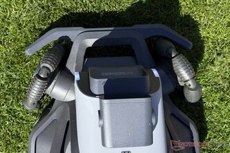 Le ruote anteriori inclinate rendono la vita inutilmente difficile all'Airseekers Tron.