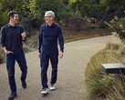 Il CEO di Apple, Tim Cook, e il suo successore, John Ternus.