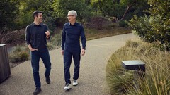 Il CEO di Apple, Tim Cook, e il suo successore, John Ternus.