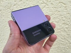 Il display della cover di Samsung Galaxy Z Flip5 sarà un'unità assoluta (immagine via own)