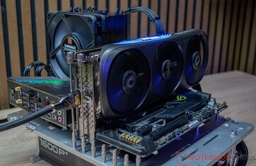 La misura del volume di Zotac Gaming GeForce RTX 4080 Super Trinity Black Edition