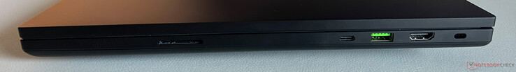 A destra: Lettore di schede SD, USB-C 4.0 con Thunderbolt 5 (120 GBit/s, DisplayPort 2.1 via dGPU, Power Delivery 3.0), USB-A 3.2 Gen.2 (10 GBit/s), HDMI 2.1, slot di sicurezza Kensington