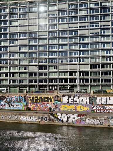 Ritaglio Vivo 50 mm dalla fotocamera principale da 35 mm.