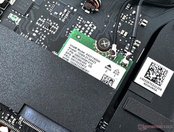 La scheda Intel Wi-Fi AX211 offre una velocità di trasferimento stabile nelle bande a 5 GHz e 6 GHz