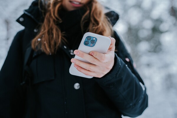 Digitare sulla tastiera di uno smartphone non è una grande esperienza (Fonte: Unsplash)