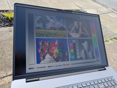 All'aperto, con un cielo molto nuvoloso