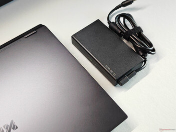 Alimentatore compatto