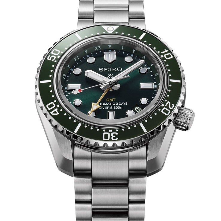 Il Seiko Prospex HBC001 abbina un quadrante verde intenso con una lunetta in ceramica abbinata e una lancetta GMT in oro.