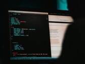 CrowdStrike riferisce che le intrusioni focalizzate sul cloud sono aumentate del 136% in seguito all'aumento degli attacchi AI e di vishing (fonte: Mika Baumeister, Unsplash)