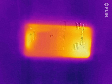 Immagine termica dell'area frontale dell'Huawei Y6 2018 sotto carico