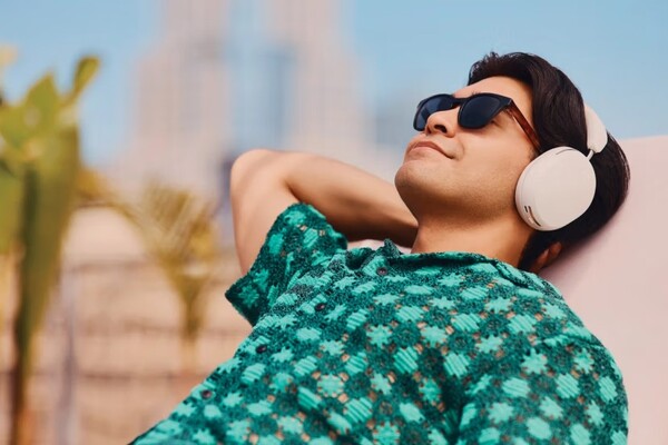 L'ANC di Sonos Ace ora compensa gli accessori come occhiali e cappelli. (Fonte: Sonos)