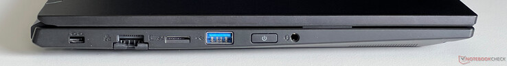 A sinistra: Blocco Kensington, Gigabit Ethernet, lettore di schede microSD, USB-A 3.2 Gen 1 (5 Gbit/s), pulsante di accensione, audio da 3,5 mm