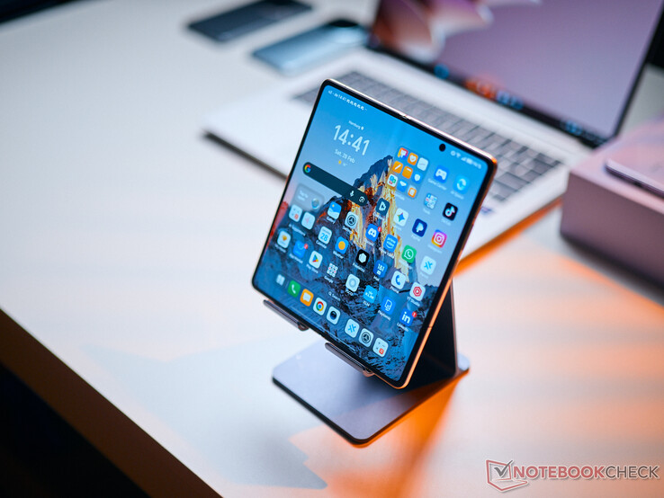 Honor Magic V6 è dotato di un display AMOLED a 120 Hz