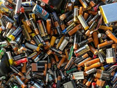 Un mucchio di batterie usate