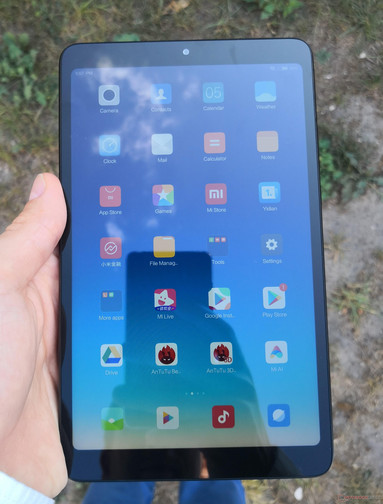 Lo Xiaomi Mi Pad 4 (LTE) all' aperto e all' ombra