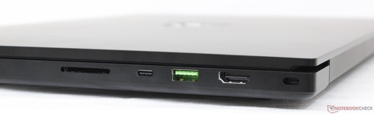 Lato Destro: Lettore SD UHS-III, USB Type-C + Thunderbolt 3, USB 3.2 Gen. 2, HDMI 2.0b, Kensington Lock