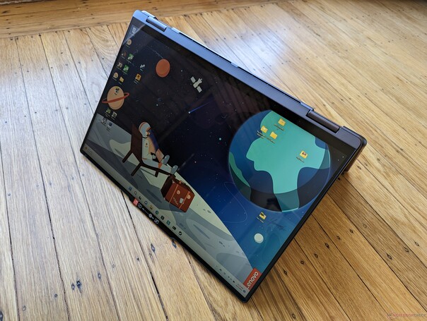 La maggior parte dei portatili convertibili è abilitata al touch (nella foto: Lenovo Yoga 7 16IRL8, fonte: Notebookcheck)