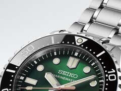 Primo piano del Seiko Marinemaster HBF003J1 che mostra il suo quadrante verde con finitura soleil,