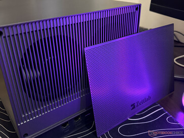 La copertura antipolvere inclusa per il retro del NAS