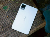 Il tablet iQOO da 8,8 pollici «di livello professionale» dovrebbe essere compatto quanto il Pad Ultra (nella foto)