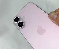 L'iPhone 16 Pro Max potrebbe essere l'iPhone più grande di sempre quando verrà lanciato in autunno. (Fonte: Sonny Dickson)