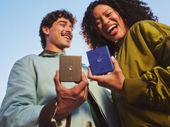 Razr 70 Ultra ha uno spessore di 7,19 mm e pesa 199 grammi.