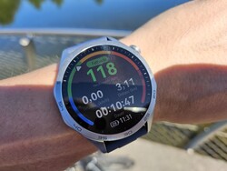 Huawei Watch GT 4 durante il ciclismo.