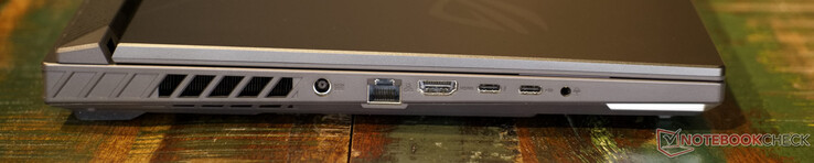 Alimentazione CC, RJ-45 (LAN), HDMI 2.1, USB Type-C con Thunderbolt 4, USB Type-C con DisplayPort e Power Delivery, jack da 3,5 mm