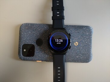 La ricarica wireless inversa è possibile anche con lo smartwatch Xiaomi.