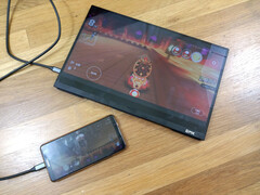 Il monitor portatile GMK KD1 4K da 14 pollici è costoso, ma fa bene molte cose