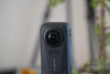L’Insta360 X6 è dotata di una coppia di sensori più grandi da 1/1,1 pollici