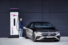 Mercedes-Benz ha annunciato un nuovo sistema tariffario semplificato per il suo schema Mercedes me Charge. (Fonte: Mercedes-Benz)