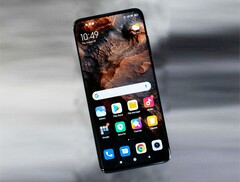 Gli smartphone potrebbero diventare più costosi nel 2026 a causa della crisi della DRAM.