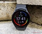 Il Galaxy Watch5, nella foto, potrebbe offrire prestazioni solo leggermente inferiori rispetto al suo successore. (Fonte: NotebookCheck)