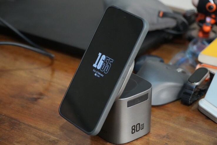 La stazione di ricarica AceFast 6-in-1 da 80 W supporta la ricarica wireless da 15 W