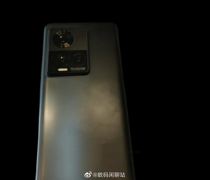 È questo il Vivo NEX 5? Forse, forse no. (Fonte: Weibo via SparrowsNews)