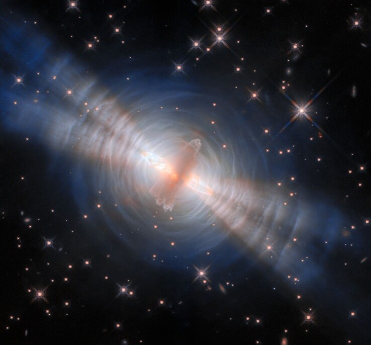 L'immagine più chiara della Nebulosa Uovo ripresa dal Telescopio Spaziale Hubble.