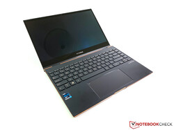 Recensione dell'Asus ZenBook Flip S UX371. Dispositivo di test gentilmente cornito da Asus Germany.