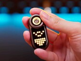 LoopDot combina una torcia elettrica con un display a matrice di punti. (Fonte: LoopGear)