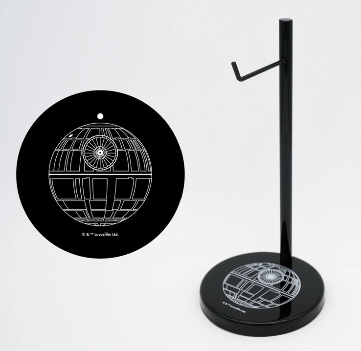 Un supporto per cuffie con il marchio Star Wars è incluso per mostrare le cuffie nwm ONE in edizione limitata. (Fonte: NTT Sonority)